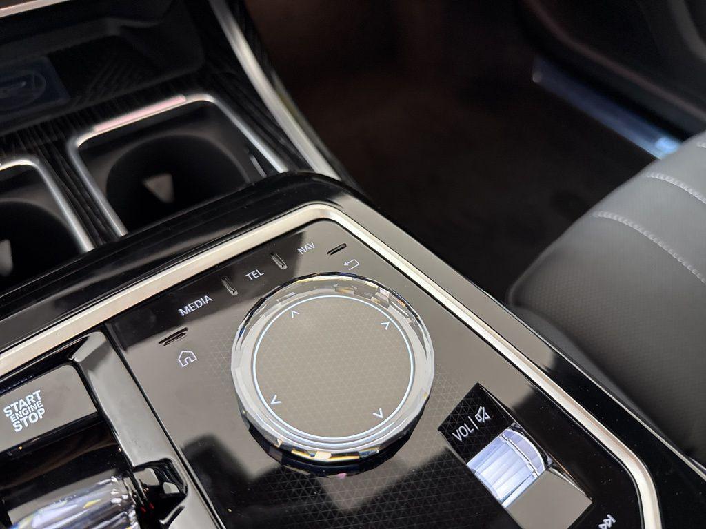 new 2025 BMW 760 car, priced at $129,225