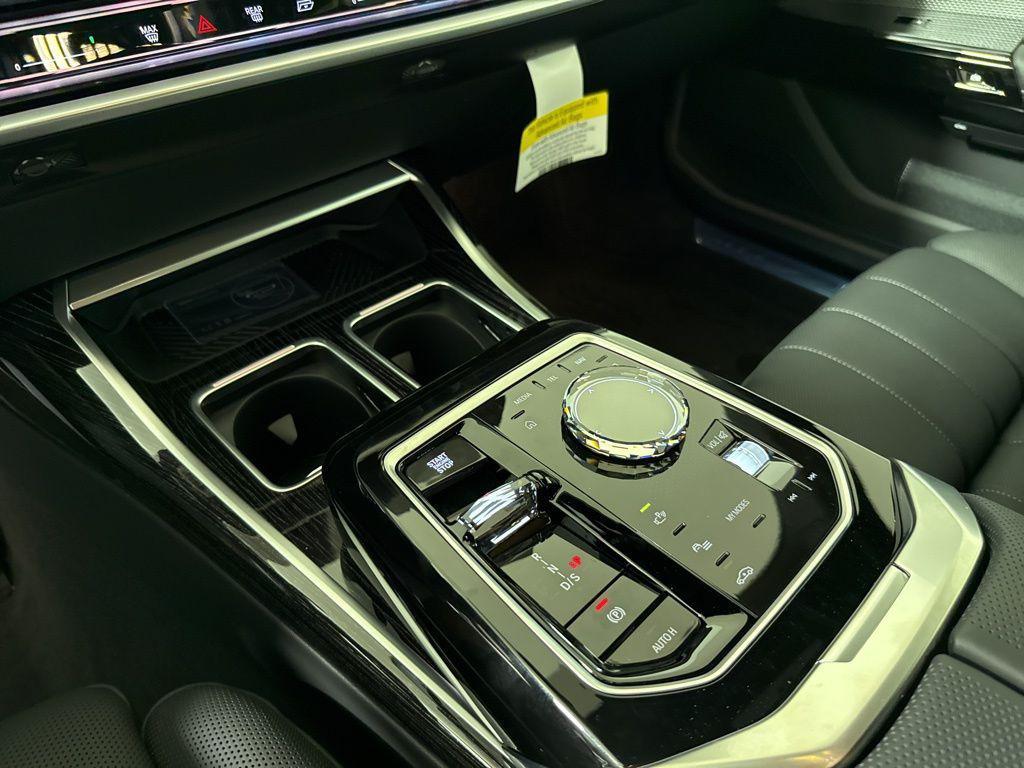new 2025 BMW 760 car, priced at $129,225
