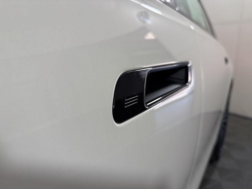 new 2025 BMW 760 car, priced at $129,225