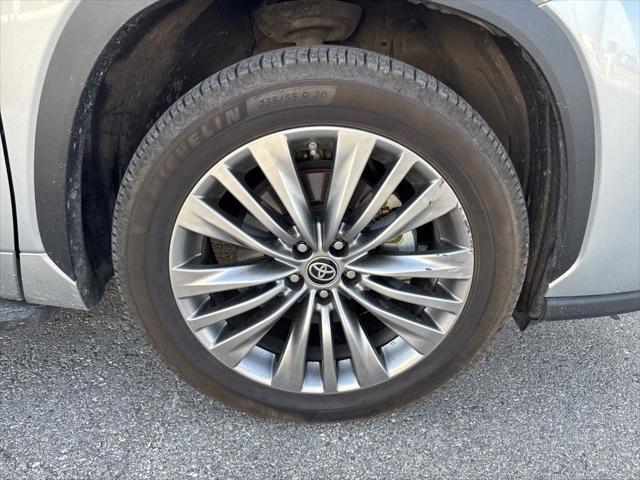 used 2020 Toyota Highlander Hybrid car, priced at $34,962
