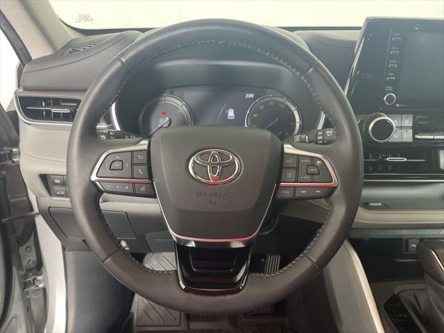 used 2020 Toyota Highlander Hybrid car, priced at $33,762