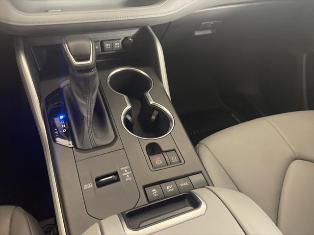 used 2020 Toyota Highlander Hybrid car, priced at $33,762