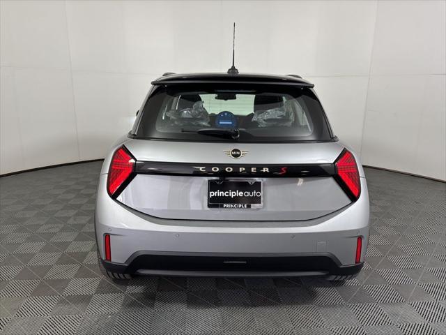 new 2025 MINI Hardtop car, priced at $37,725