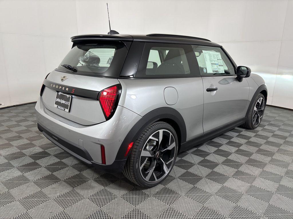 new 2025 MINI Hardtop car, priced at $37,725