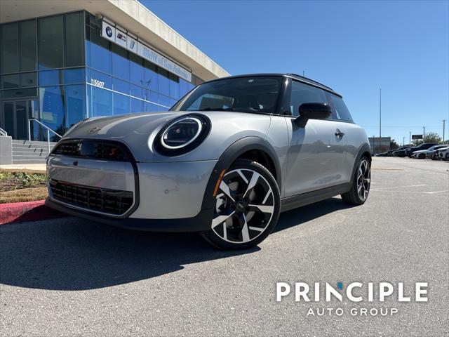 new 2025 MINI Hardtop car, priced at $37,725