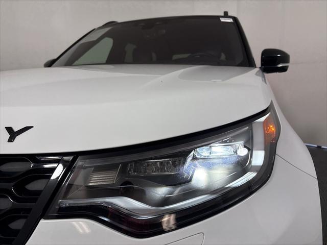 used 2022 Land Rover Discovery car, priced at $39,962