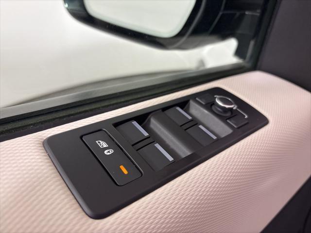 used 2022 Land Rover Discovery car, priced at $39,962
