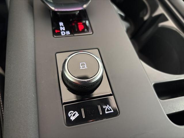 used 2022 Land Rover Discovery car, priced at $39,962