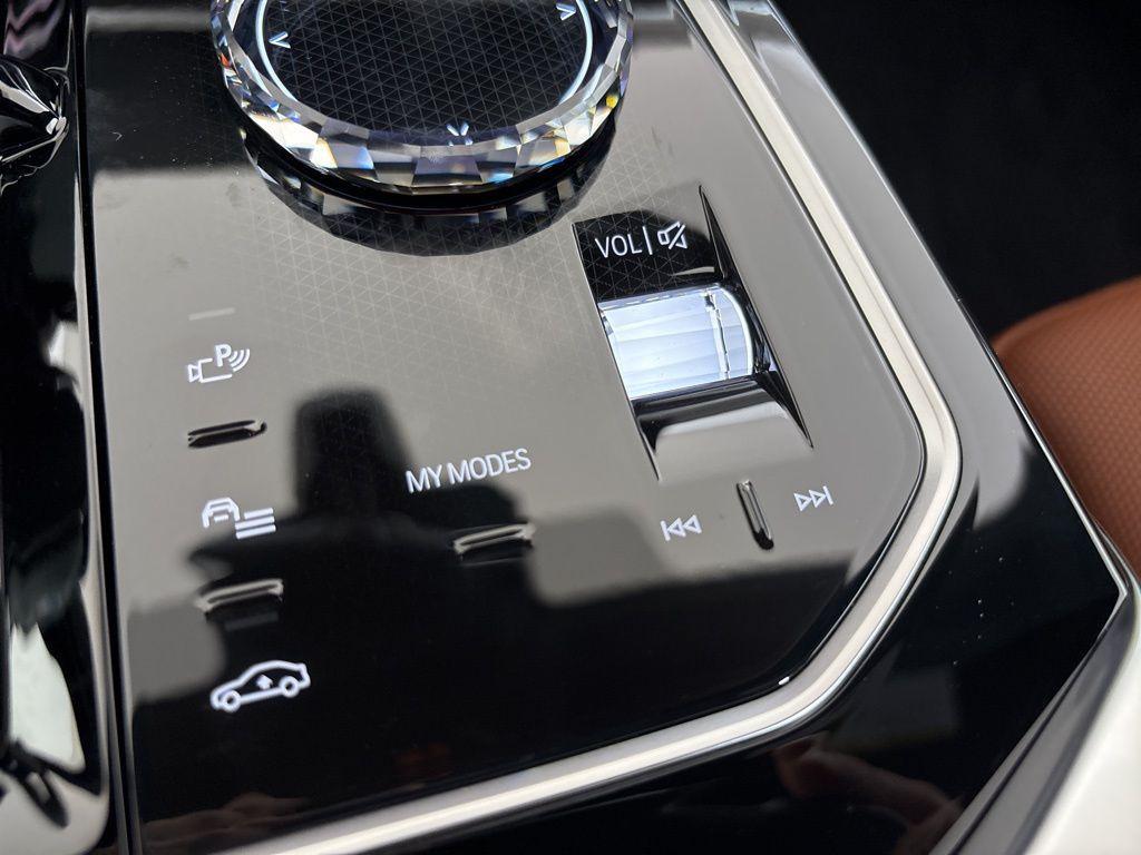 new 2025 BMW 760 car, priced at $132,255