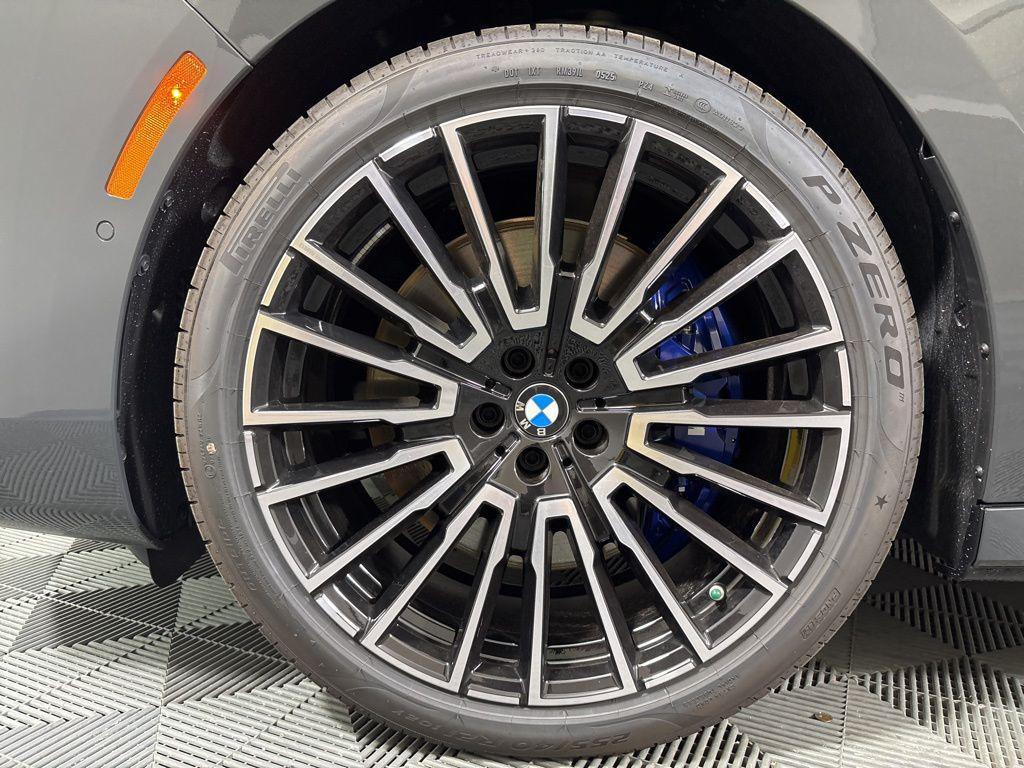 new 2025 BMW 760 car, priced at $132,255