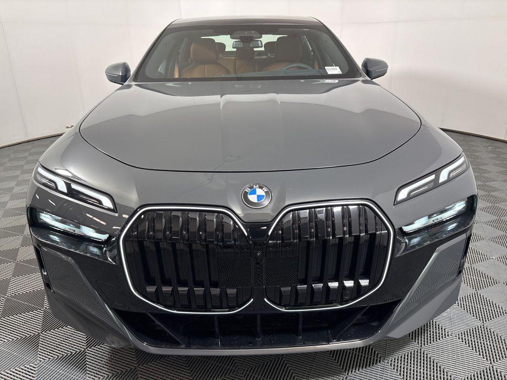 new 2025 BMW 760 car, priced at $132,255