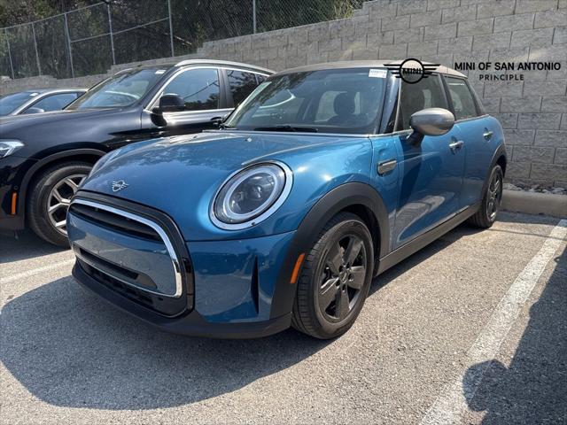 new 2024 MINI Hardtop car, priced at $33,245