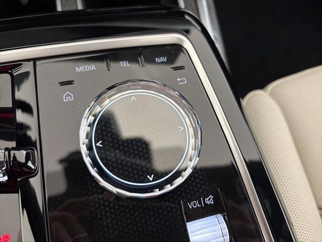 new 2025 BMW 760 car, priced at $132,225