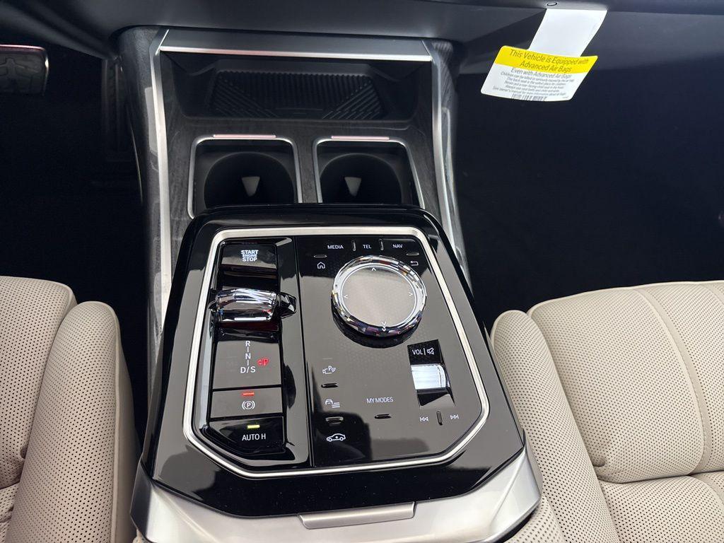 new 2025 BMW 760 car, priced at $132,225