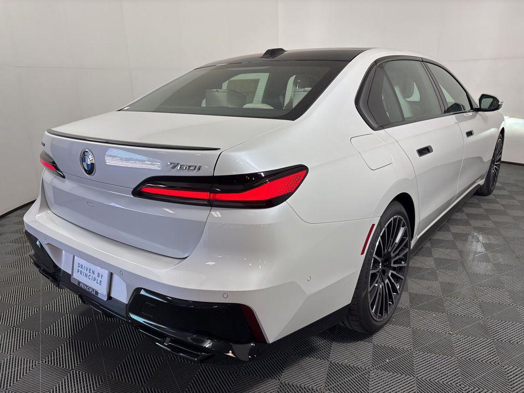 new 2025 BMW 760 car, priced at $132,225