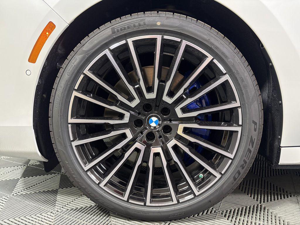 new 2025 BMW 760 car, priced at $132,225