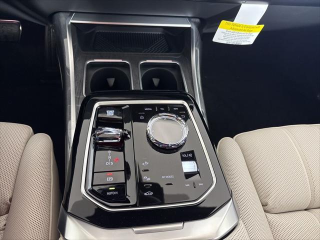 new 2025 BMW 760 car, priced at $132,225