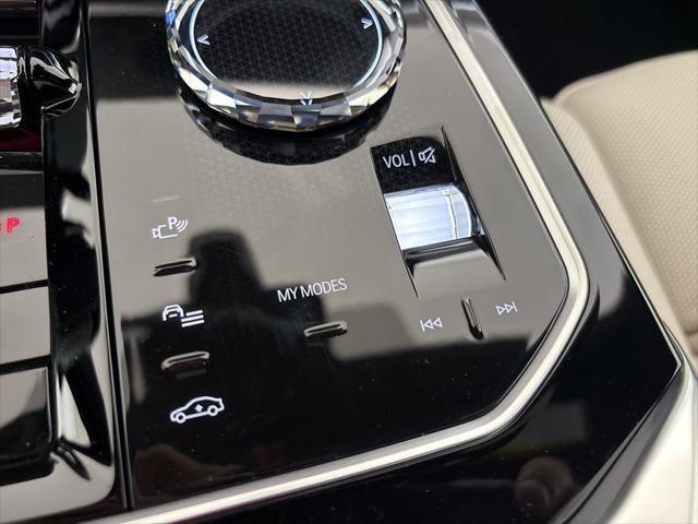 new 2025 BMW 760 car, priced at $132,225