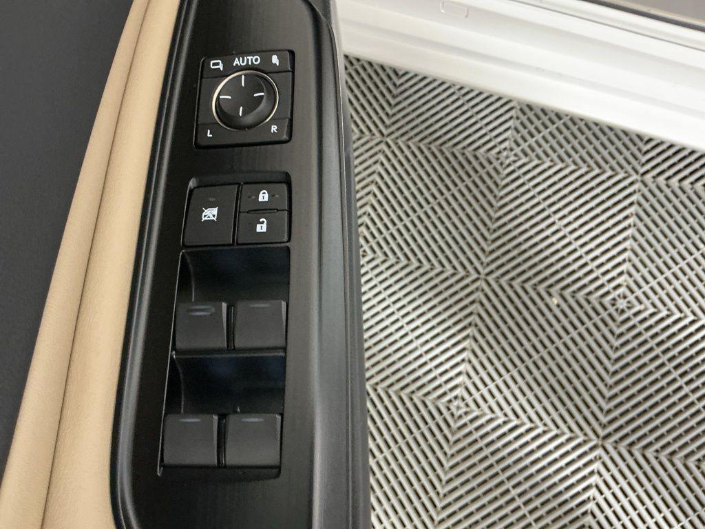 used 2020 Lexus ES 350 car, priced at $27,762