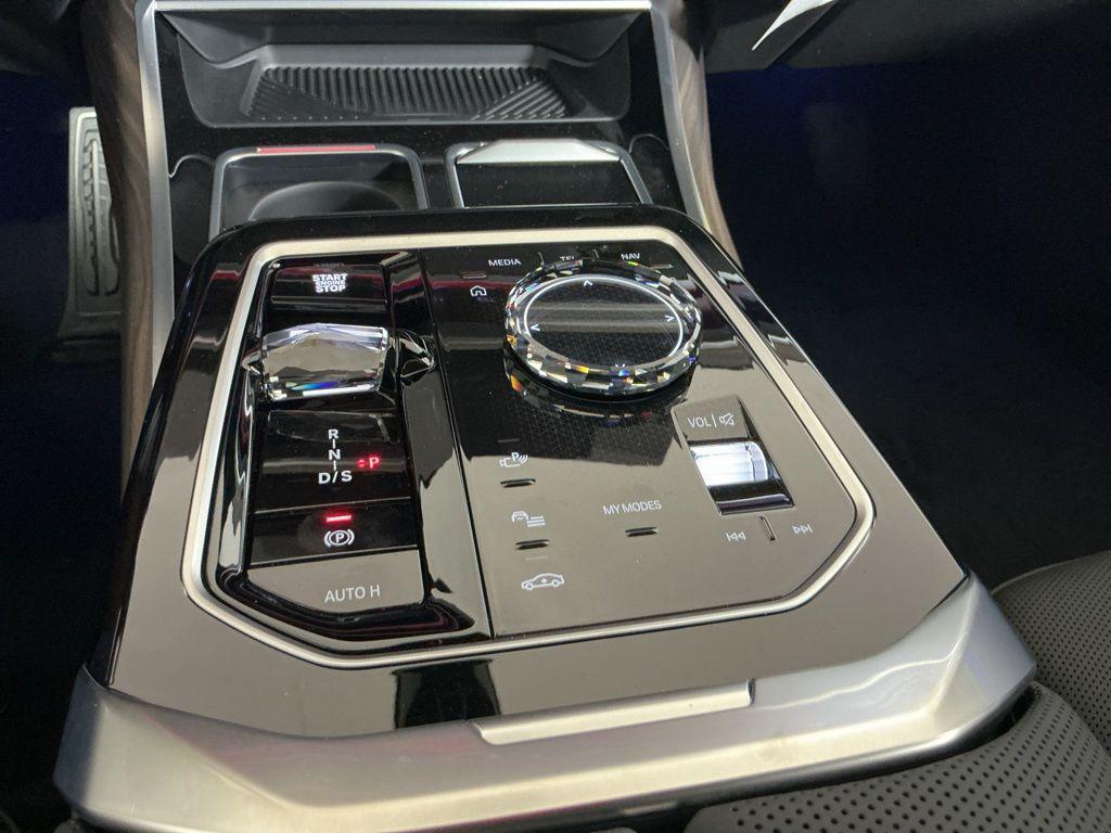 new 2025 BMW 760 car, priced at $129,735