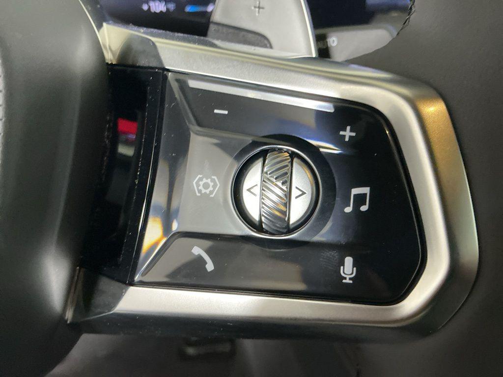 new 2025 BMW 760 car, priced at $129,735