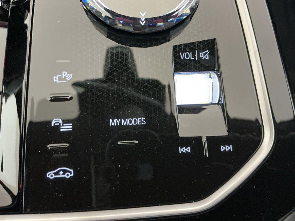 new 2025 BMW 760 car, priced at $129,735