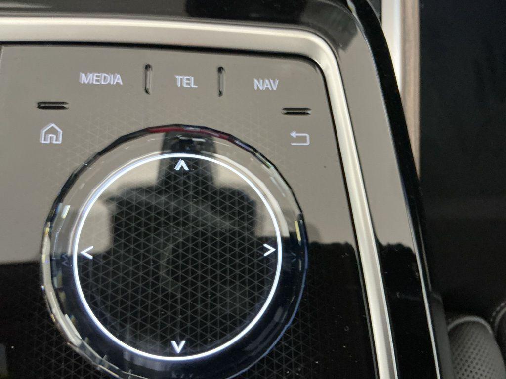 new 2025 BMW 760 car, priced at $129,735