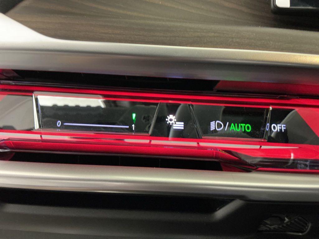new 2025 BMW 760 car, priced at $129,735