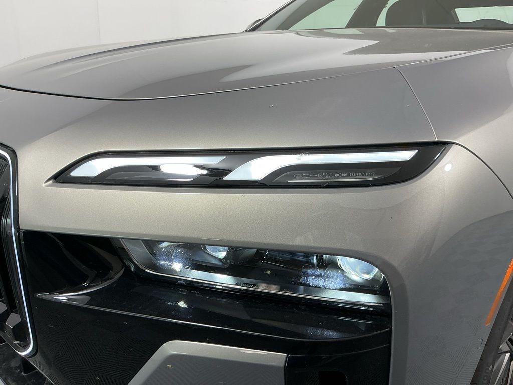 new 2025 BMW 760 car, priced at $129,735