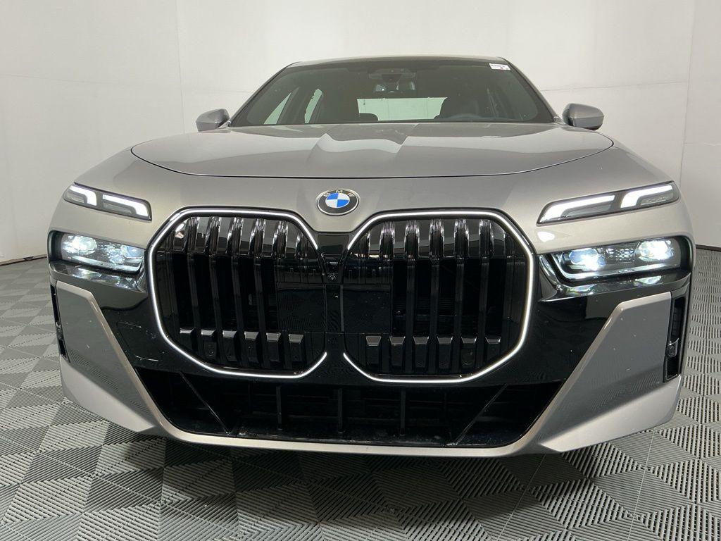 new 2025 BMW 760 car, priced at $129,735