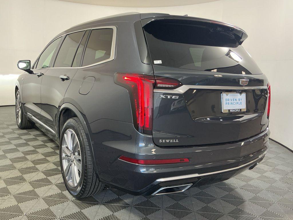 used 2022 Cadillac XT6 car, priced at $32,962