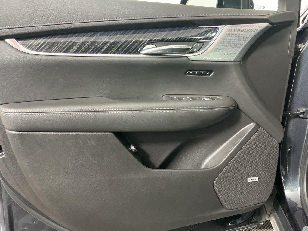 used 2022 Cadillac XT6 car, priced at $32,962