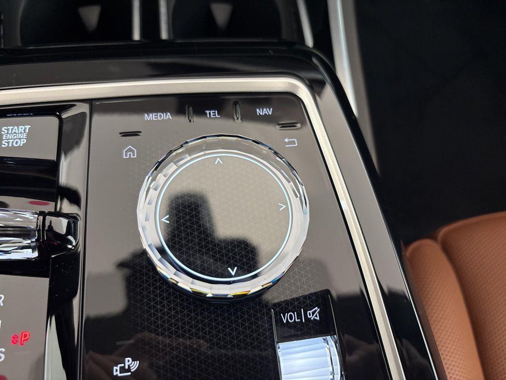 new 2025 BMW 760 car, priced at $135,375