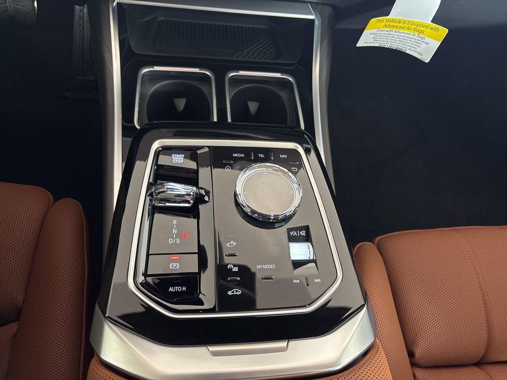 new 2025 BMW 760 car, priced at $135,375