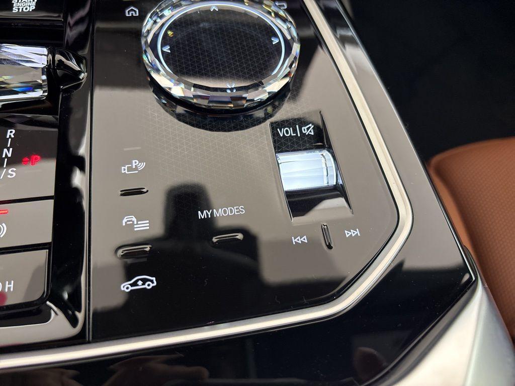 new 2025 BMW 760 car, priced at $135,375