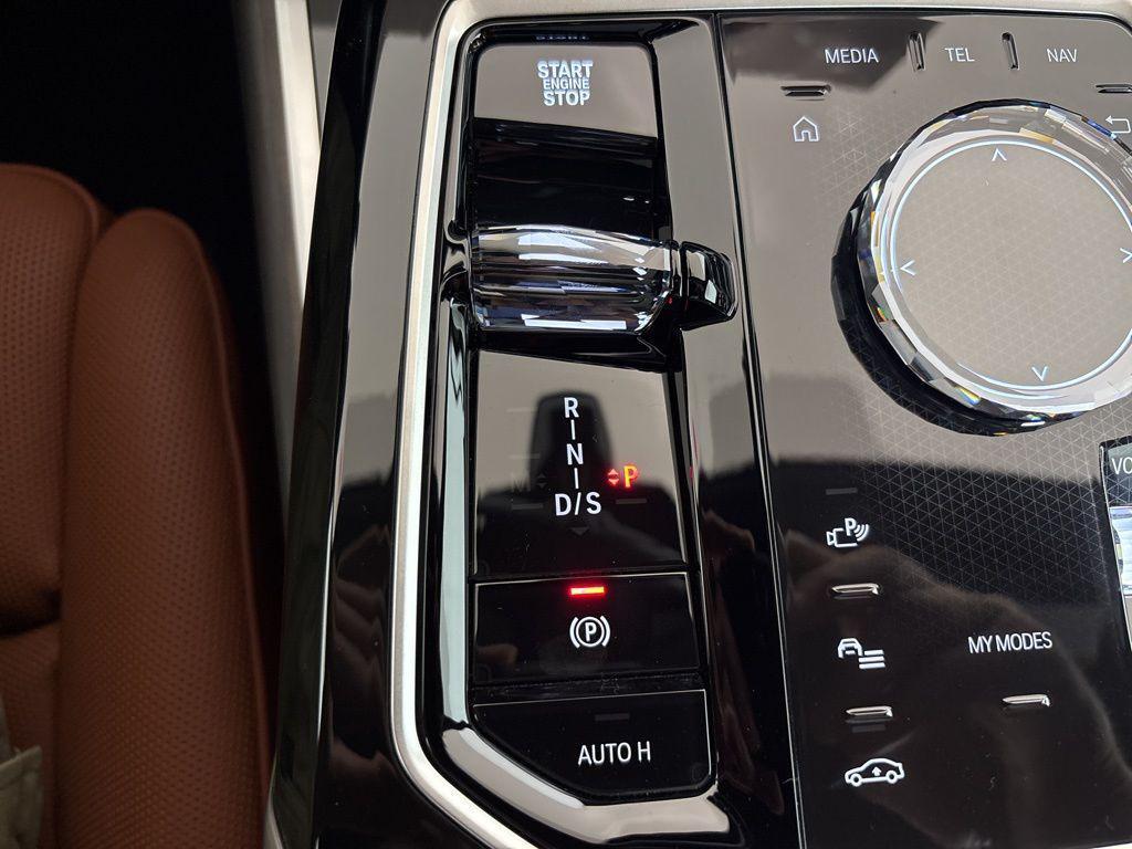 new 2025 BMW 760 car, priced at $135,375