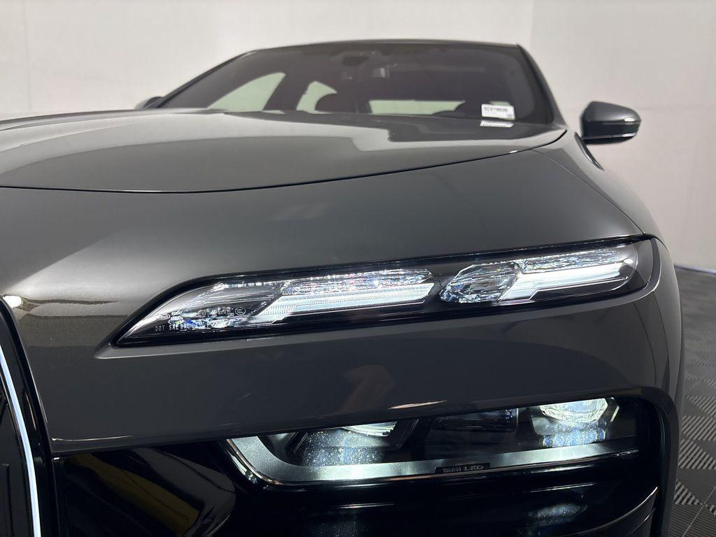 new 2025 BMW 760 car, priced at $135,375