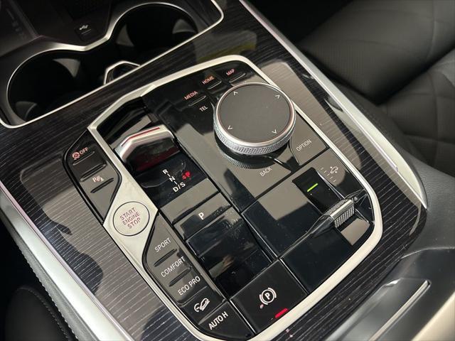 new 2025 BMW X7 car, priced at $98,725