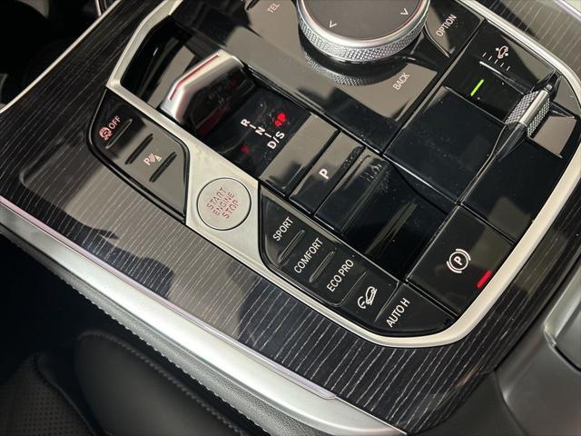 new 2025 BMW X7 car, priced at $98,725