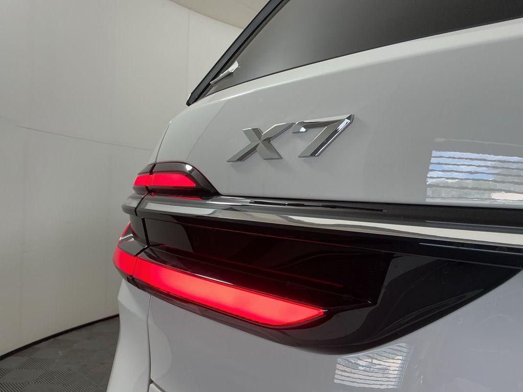 new 2026 BMW X7 car, priced at $94,075