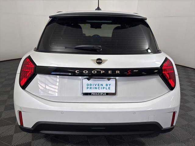new 2025 MINI Hardtop car, priced at $39,225