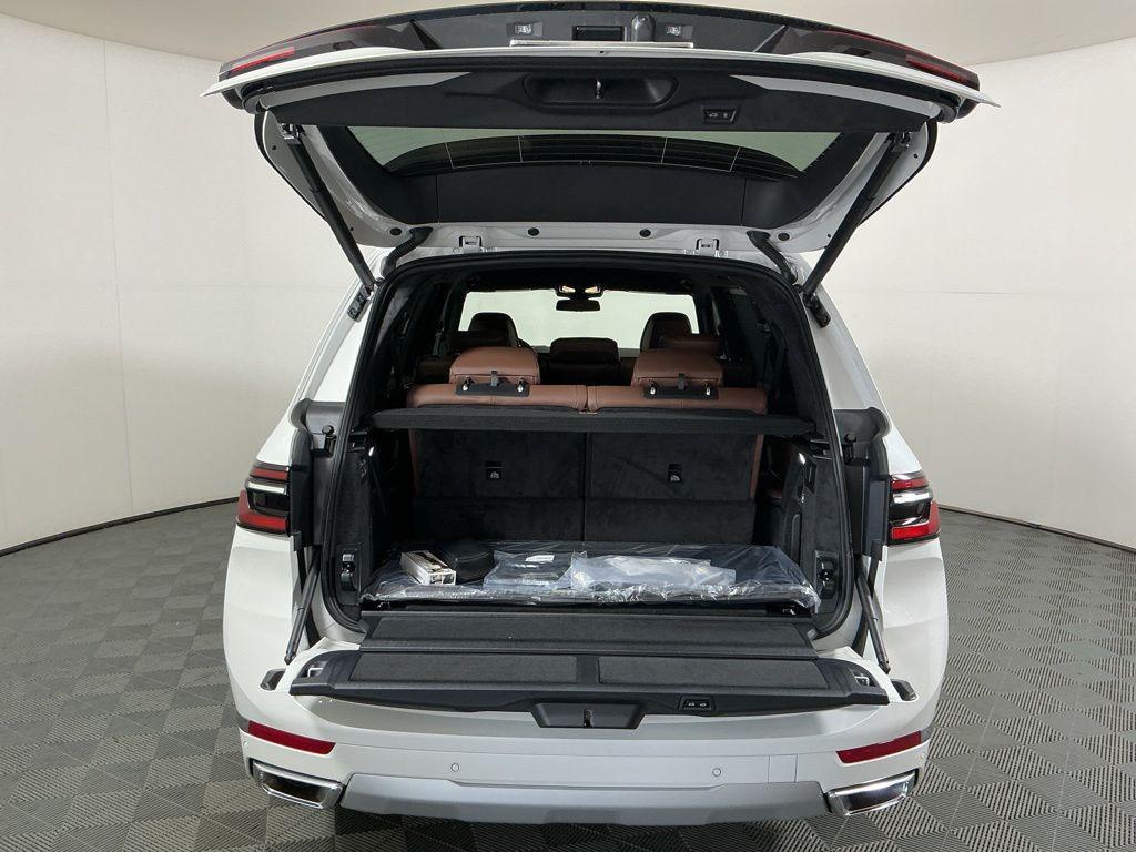 new 2026 BMW X7 car, priced at $99,060
