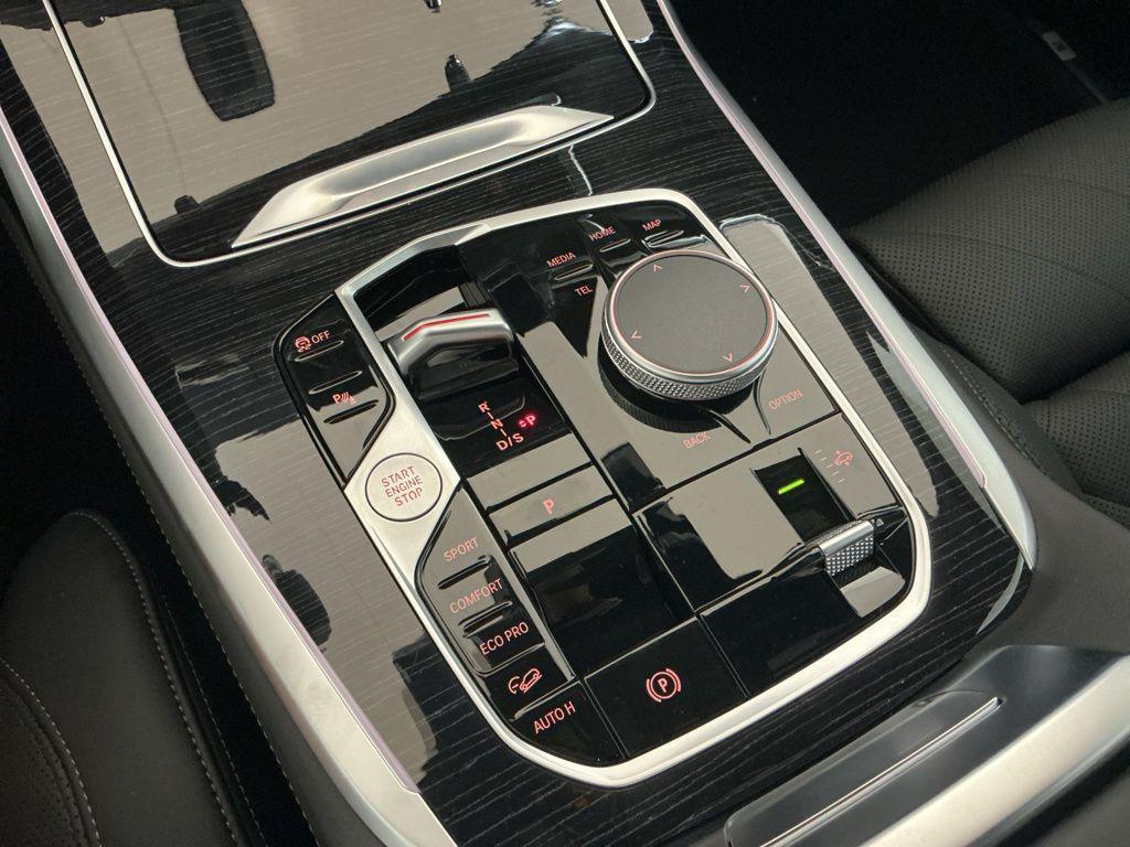 new 2026 BMW X7 car, priced at $98,310
