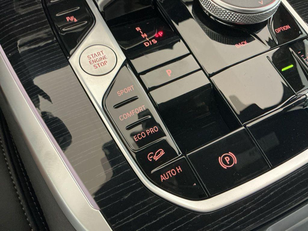 new 2026 BMW X7 car, priced at $98,310