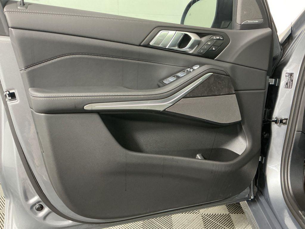 new 2026 BMW X7 car, priced at $97,925