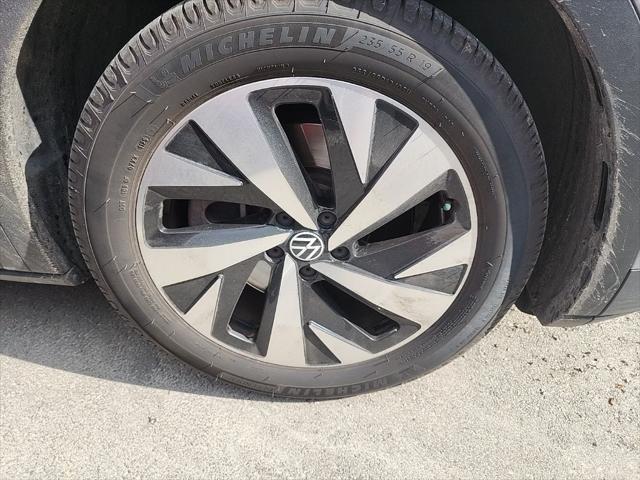 used 2024 Volkswagen ID.4 car, priced at $20,962