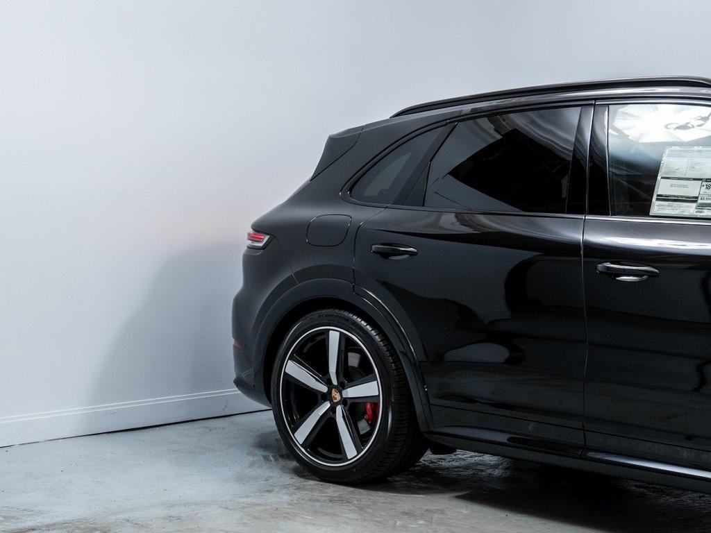 new 2025 Porsche Cayenne car, priced at $163,384