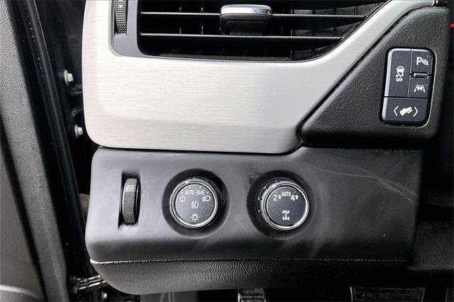 used 2017 GMC Yukon car, priced at $13,627