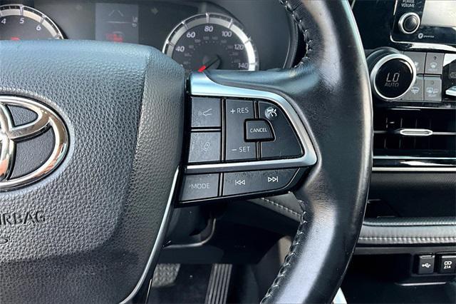 used 2021 Toyota Highlander car, priced at $27,106