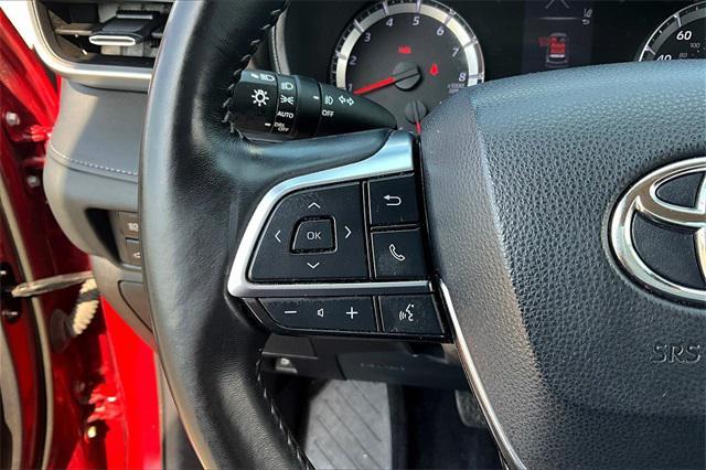used 2021 Toyota Highlander car, priced at $27,106